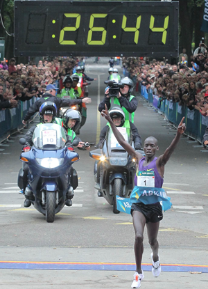 Leonard Komon met WR 10 km op Singelloop Utrecht